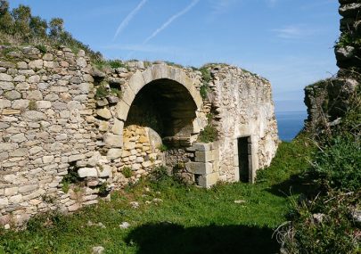 Explorando las misteriosas ruinas de San Tirso de Portocelo